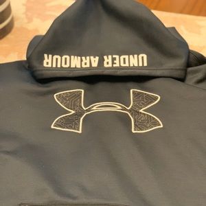 Youth XL Under Armour sweatshirt